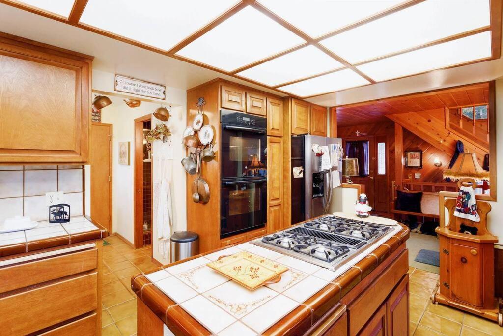 Lakeview 3-Story Winter Home Crestline Buitenkant foto